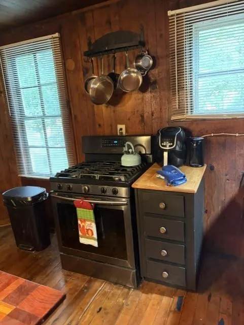 20 S. Scruggs St. Mountain City, GA 30562