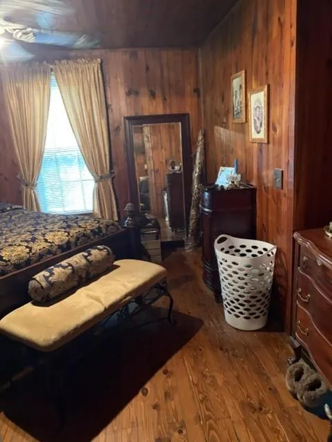 20 S. Scruggs St. Mountain City, GA 30562