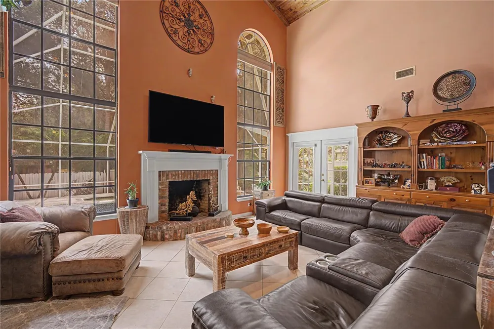 2004 OAKWOOD KNOLL COURT Valrico, FL 33596