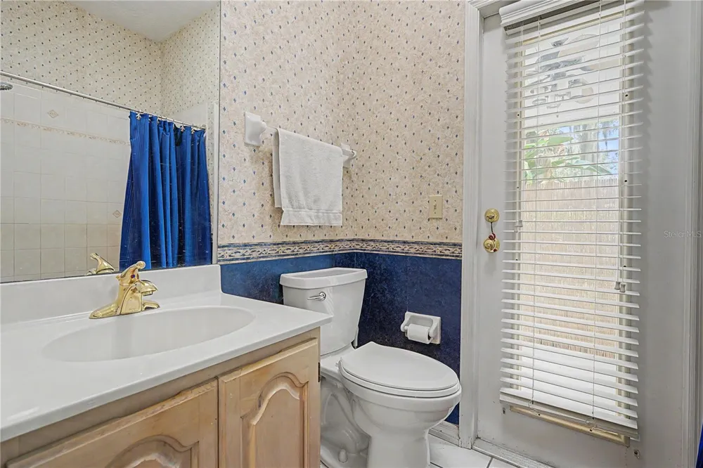 2004 OAKWOOD KNOLL COURT Valrico, FL 33596