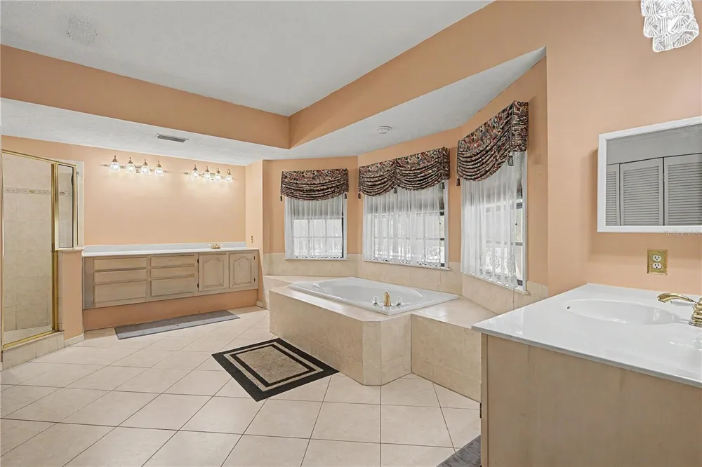2004 OAKWOOD KNOLL COURT Valrico, FL 33596