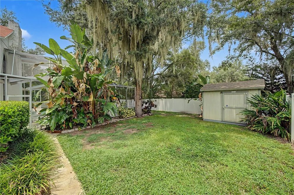 2004 OAKWOOD KNOLL COURT Valrico, FL 33596