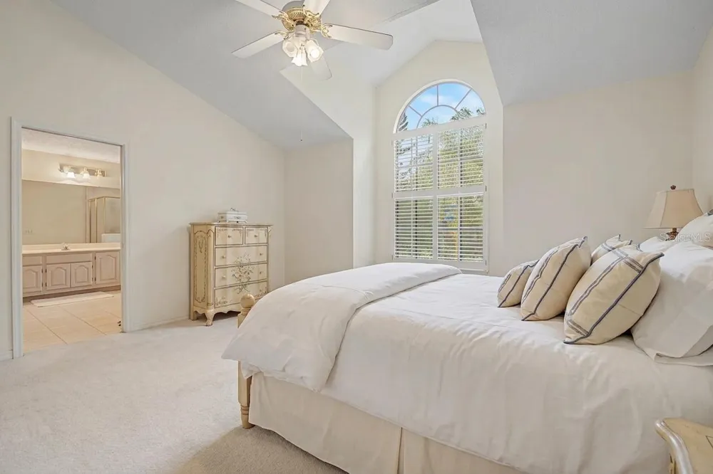 2004 OAKWOOD KNOLL COURT Valrico, FL 33596