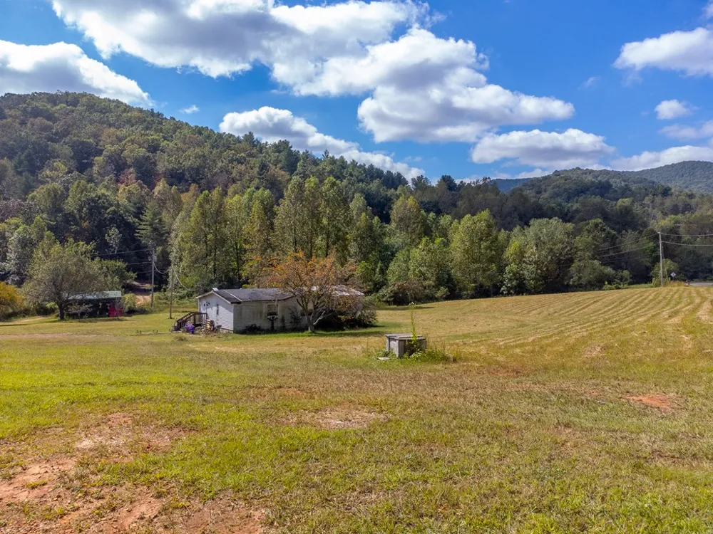 Halfway Back Lane Franklin, NC 28734