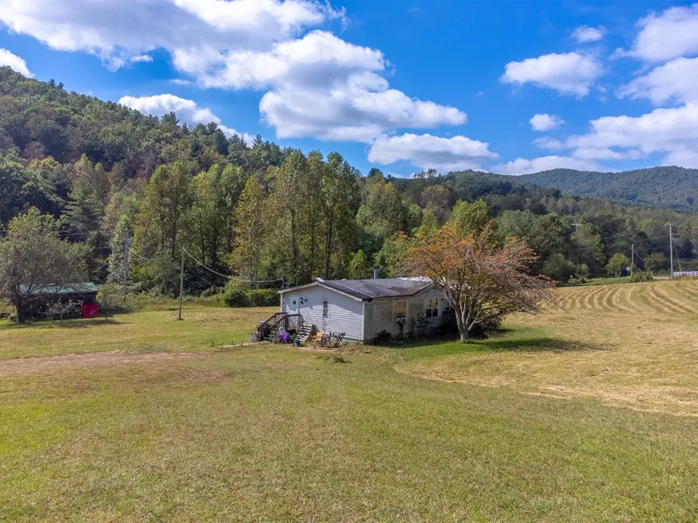 Halfway Back Lane Franklin, NC 28734