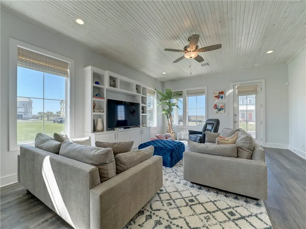114 Backside Drive Port Aransas, TX 78373