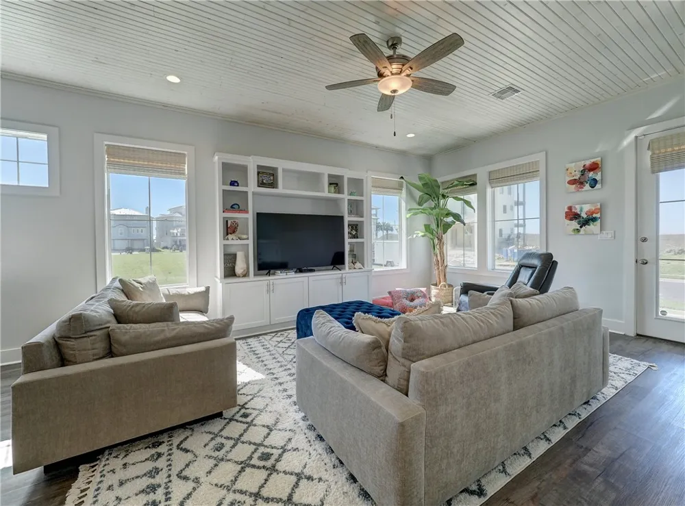 114 Backside Drive Port Aransas, TX 78373