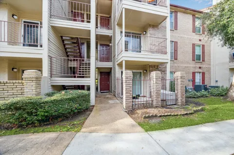 2120 El Paseo Street #2422