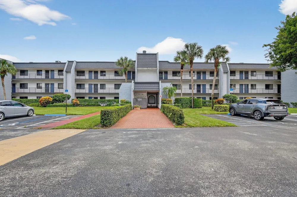 4254 D Este Court #304 Lake Worth, FL 33467