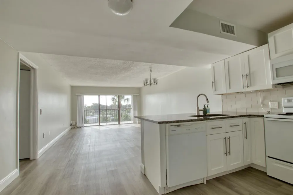4254 D Este Court #304 Lake Worth, FL 33467