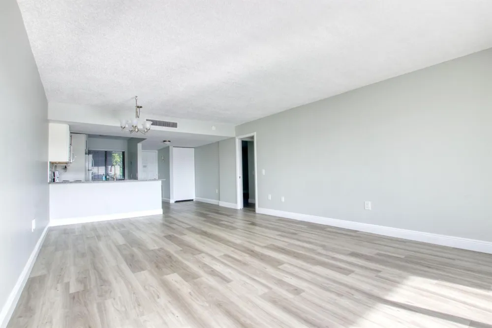 4254 D Este Court #304 Lake Worth, FL 33467