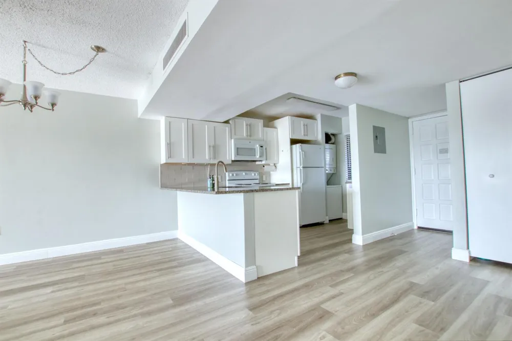 4254 D Este Court #304 Lake Worth, FL 33467