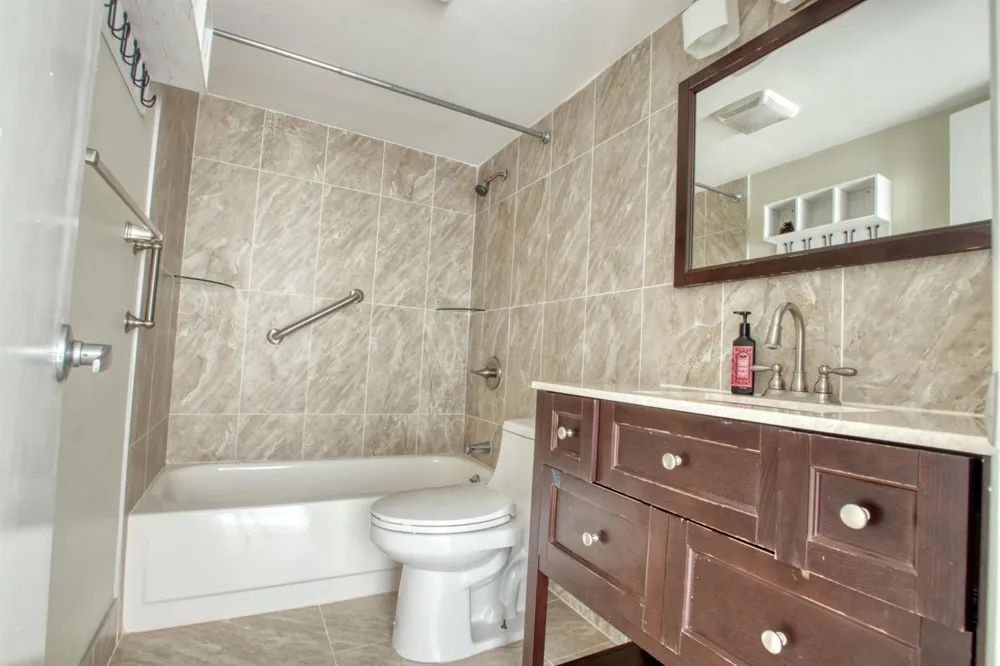 4254 D Este Court #304 Lake Worth, FL 33467