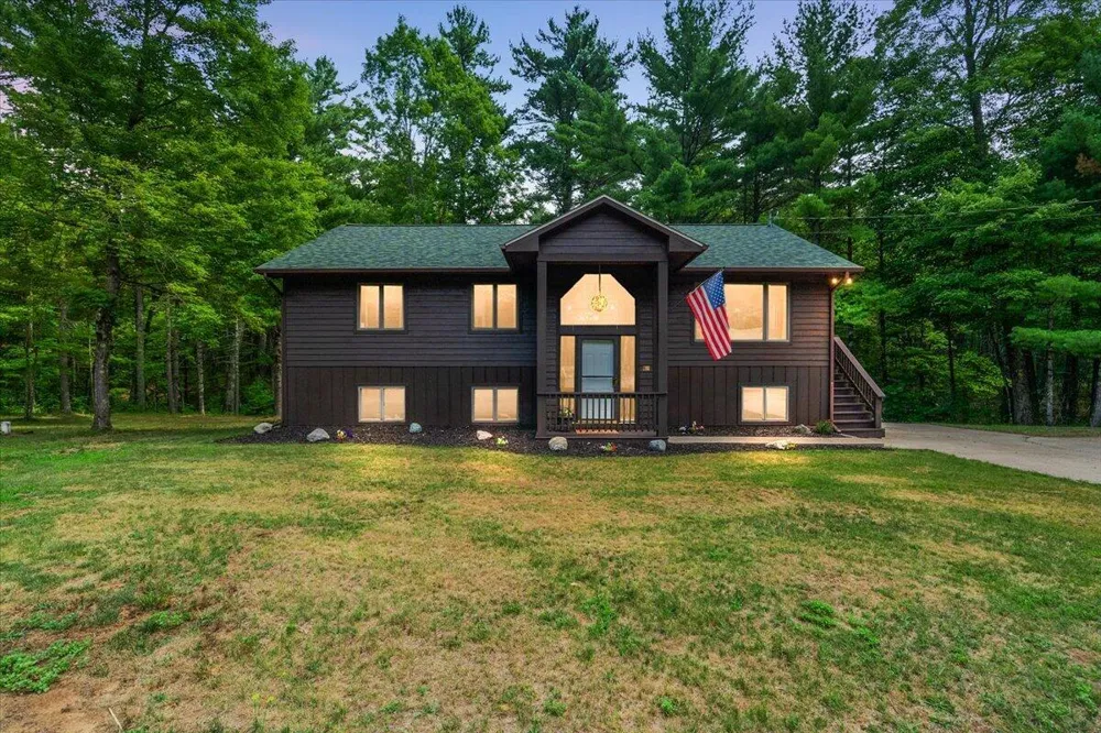 3729 S Walnut Avenue White Cloud, MI 49349