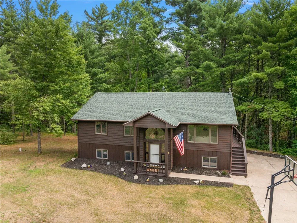 3729 S Walnut Avenue White Cloud, MI 49349