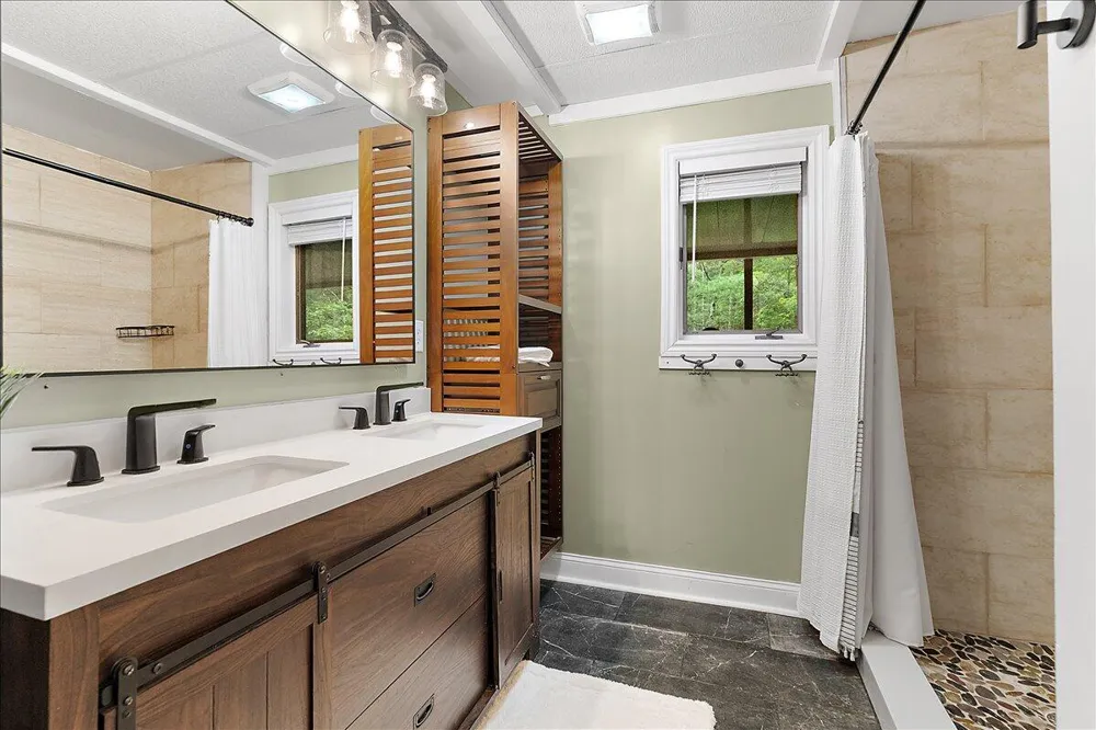 3729 S Walnut Avenue White Cloud, MI 49349