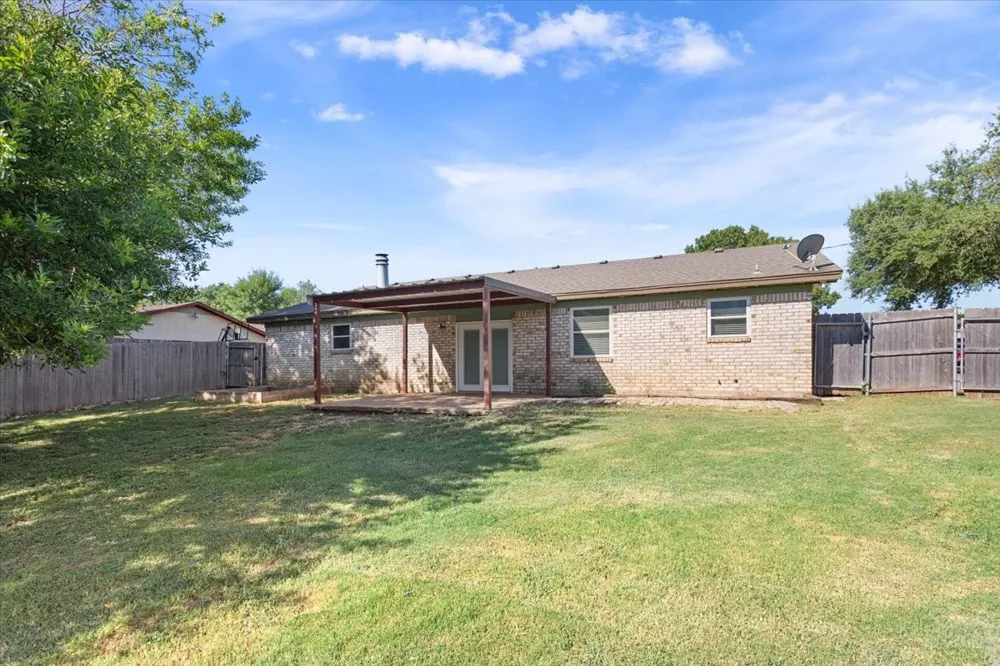 332 Bowie Lane Hewitt, TX 76643