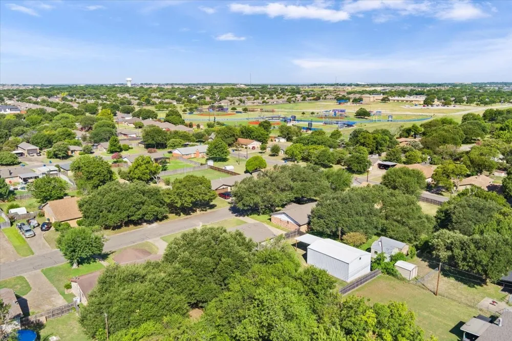 332 Bowie Lane Hewitt, TX 76643