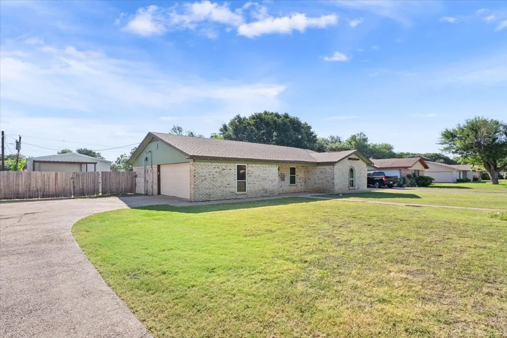 332 Bowie Lane Hewitt, TX 76643