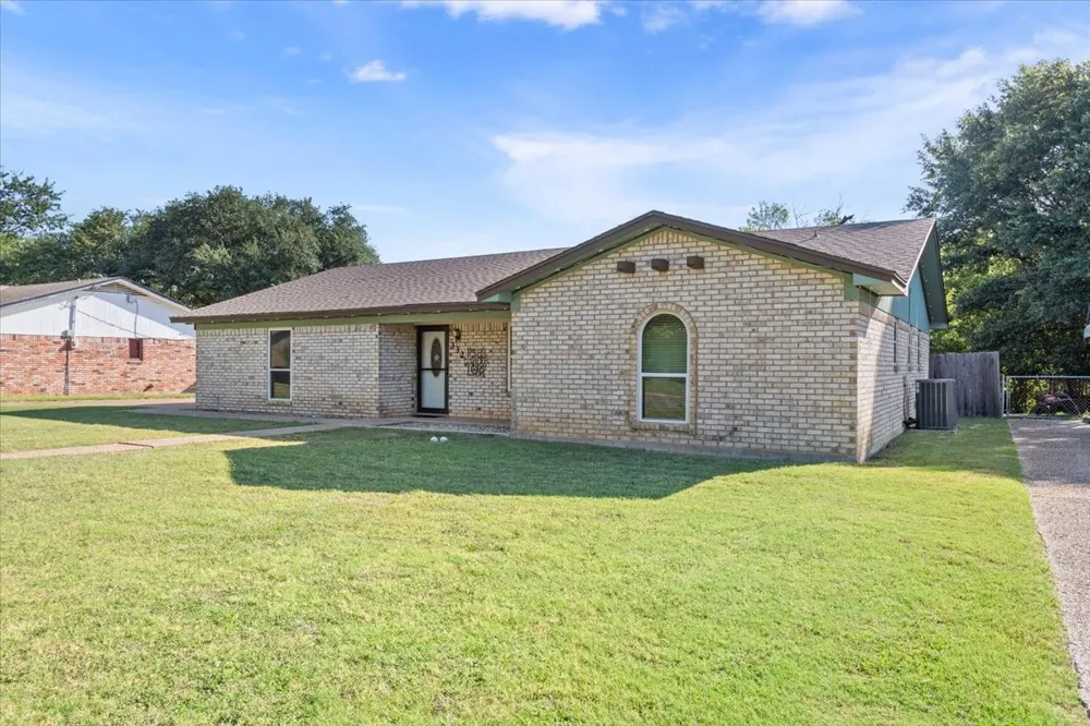 332 Bowie Lane Hewitt, TX 76643