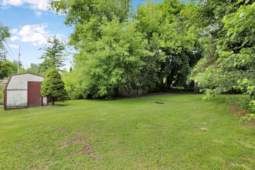 4627 Lowcroft Avenue Lansing, MI 48910