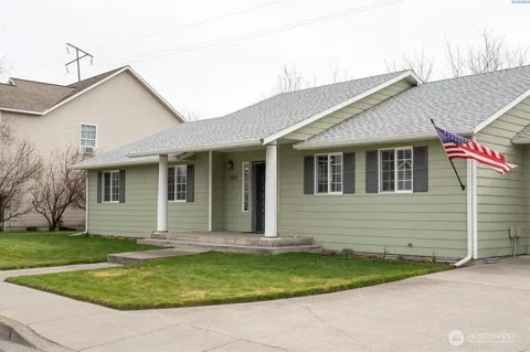 604 SE Mockingbird