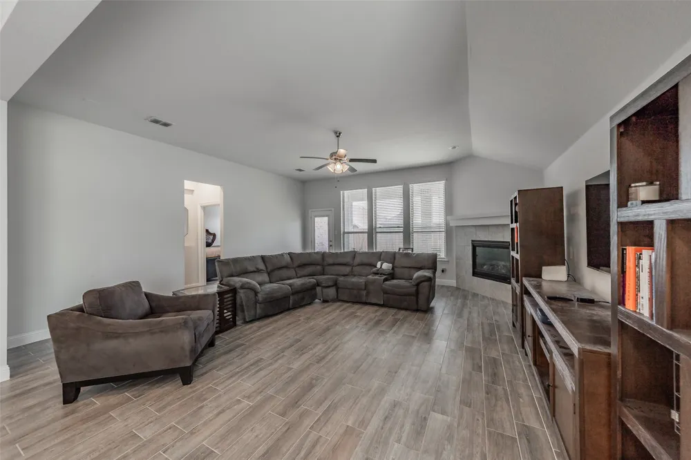 14833 Grissom Avenue Aledo, TX 76008