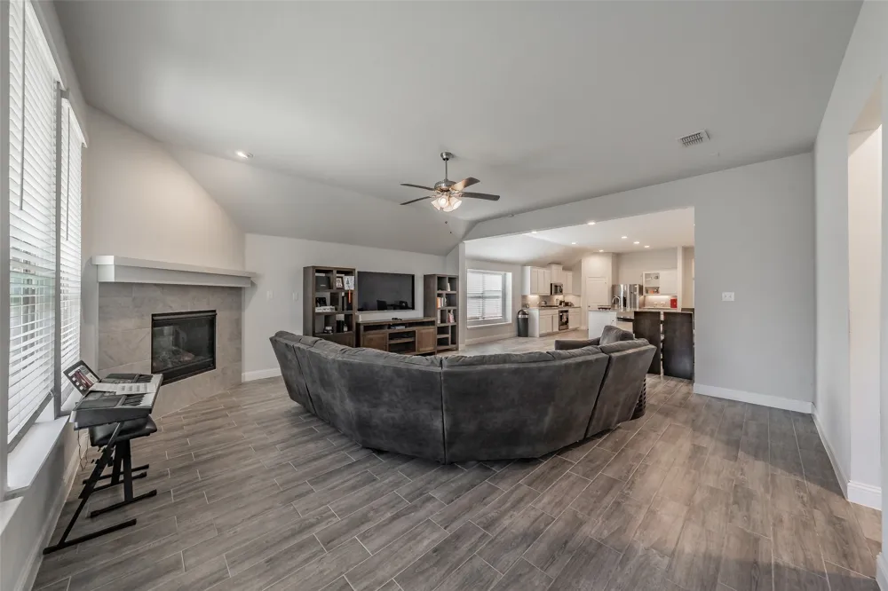 14833 Grissom Avenue Aledo, TX 76008