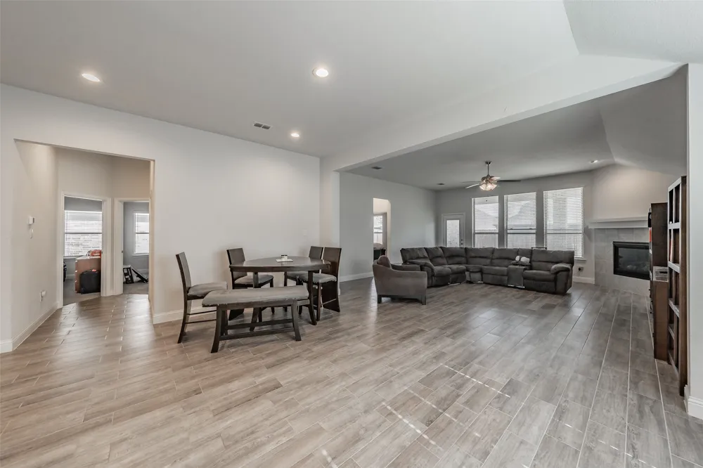14833 Grissom Avenue Aledo, TX 76008