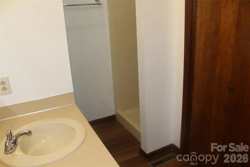 205 Inglewood Drive Morganton, NC 28655