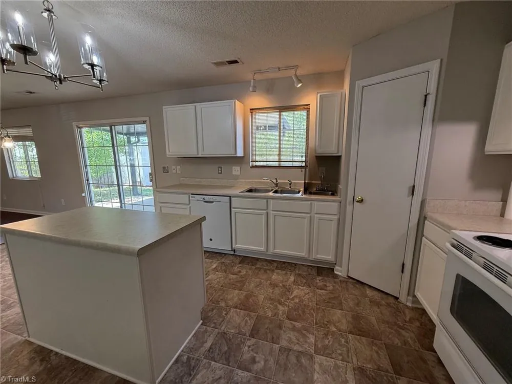 809 Topsail Drive Browns Summit, NC 27214