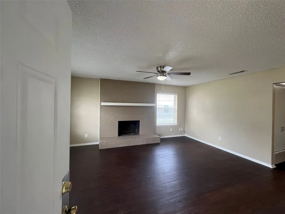 7041 Crosstimbers Lane North Richland Hills, TX 76182