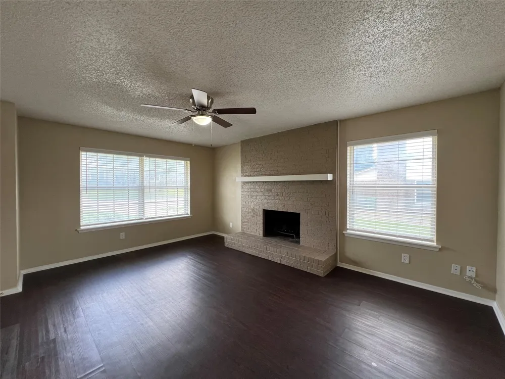 7041 Crosstimbers Lane North Richland Hills, TX 76182