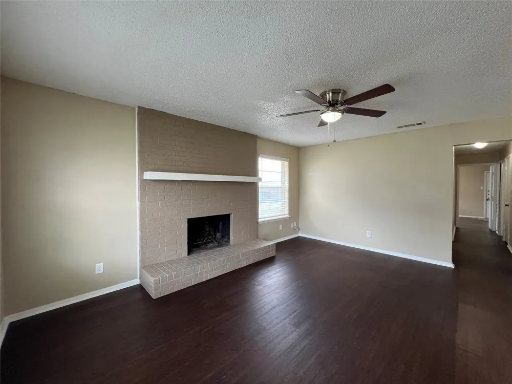 7041 Crosstimbers Lane North Richland Hills, TX 76182