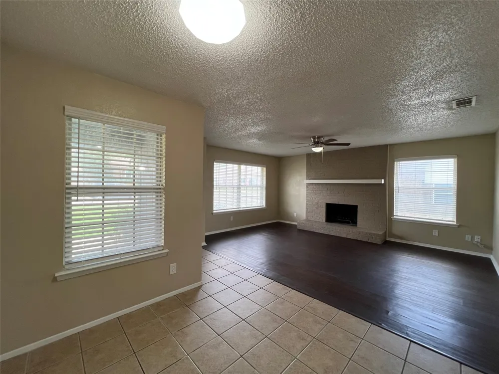 7041 Crosstimbers Lane North Richland Hills, TX 76182