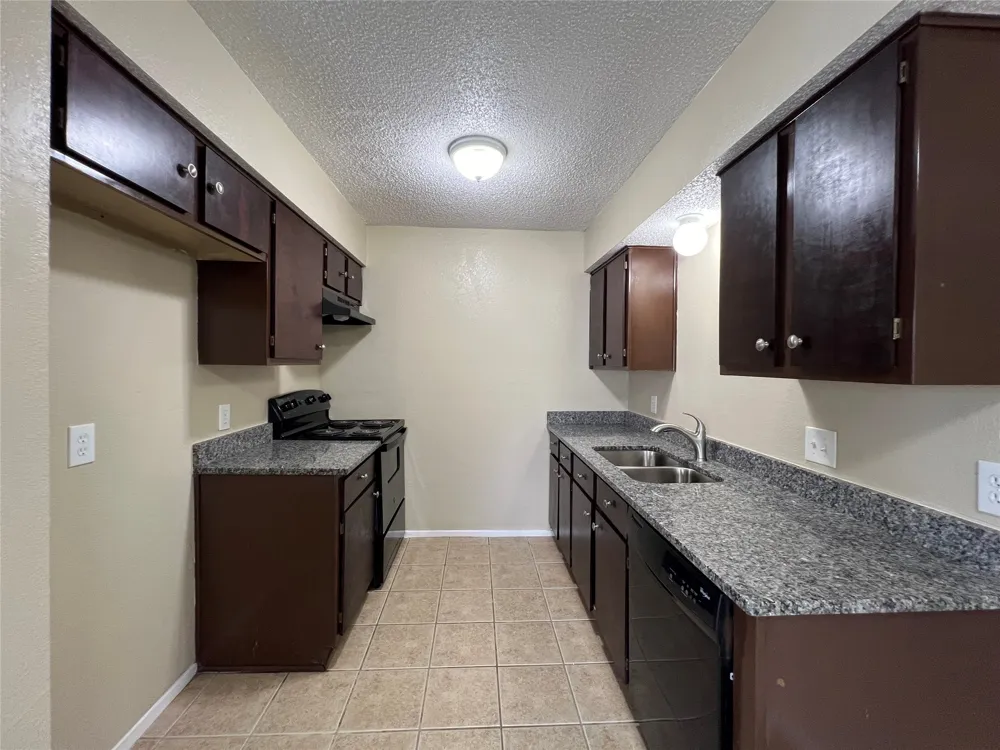 7041 Crosstimbers Lane North Richland Hills, TX 76182