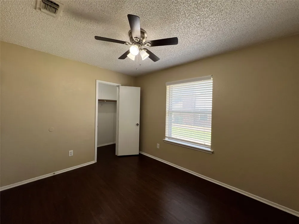 7041 Crosstimbers Lane North Richland Hills, TX 76182