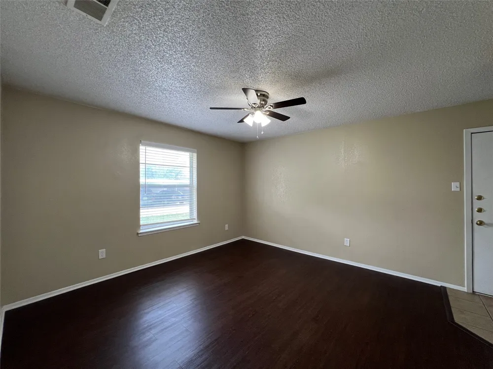 7041 Crosstimbers Lane North Richland Hills, TX 76182