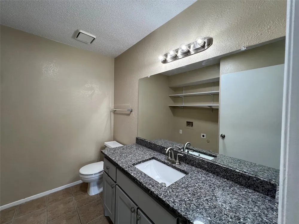 7041 Crosstimbers Lane North Richland Hills, TX 76182