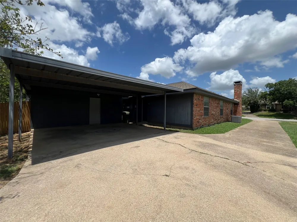 7041 Crosstimbers Lane North Richland Hills, TX 76182