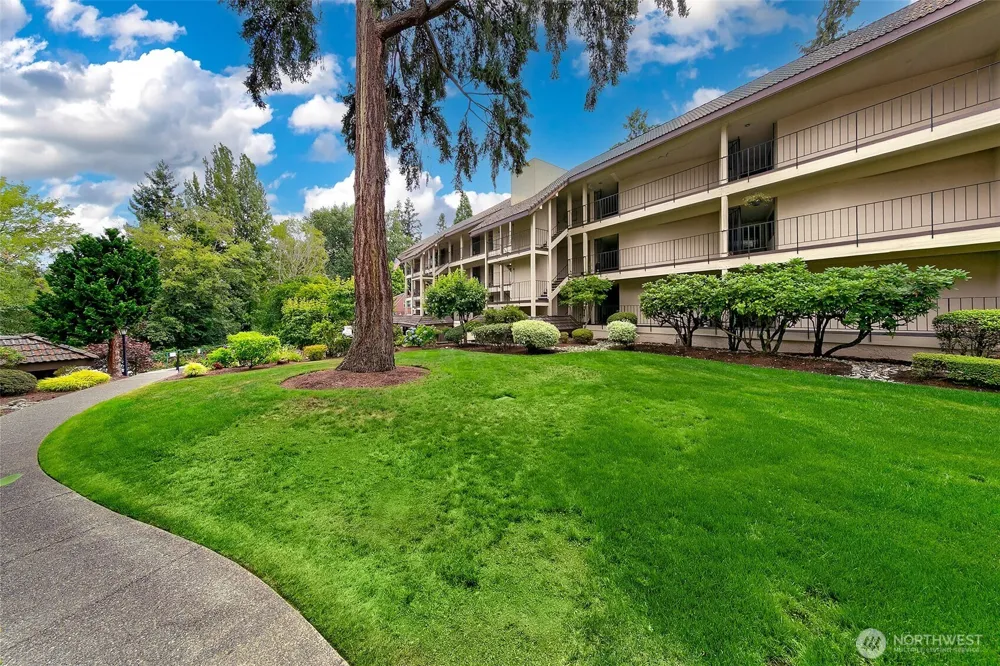 16929 Inglewood Road NE #C302 Kenmore, WA 98028