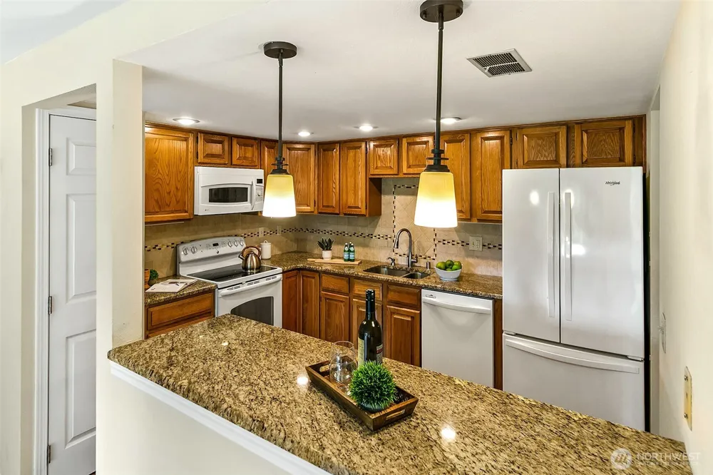 16929 Inglewood Road NE #C302 Kenmore, WA 98028