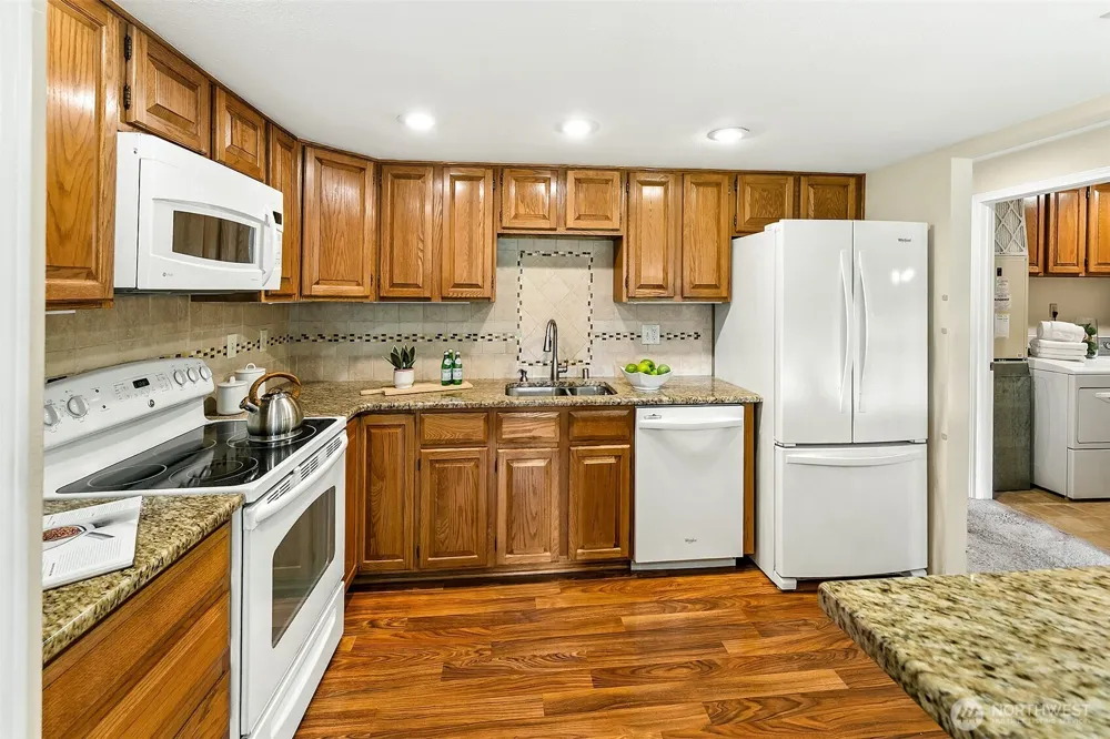 16929 Inglewood Road NE #C302 Kenmore, WA 98028