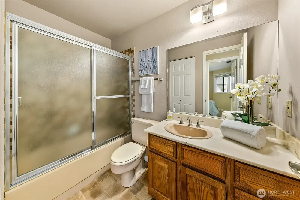 16929 Inglewood Road NE #C302 Kenmore, WA 98028