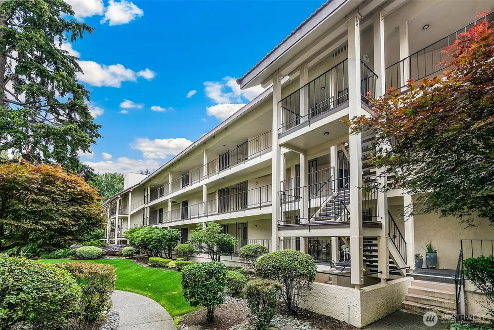 16929 Inglewood Road NE #C302 Kenmore, WA 98028