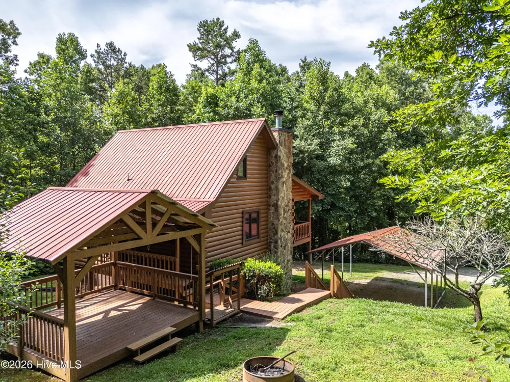 44 Red Wolf Trail Blairsville, GA 30512