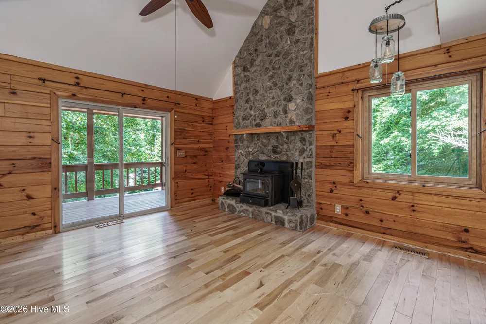44 Red Wolf Trail Blairsville, GA 30512