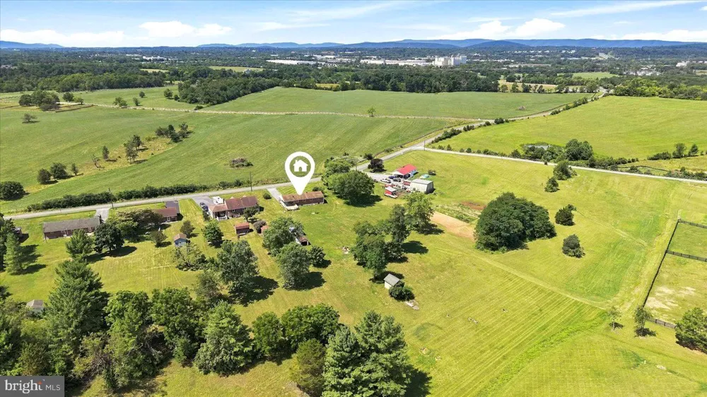 735 REDBUD Winchester, VA 22603