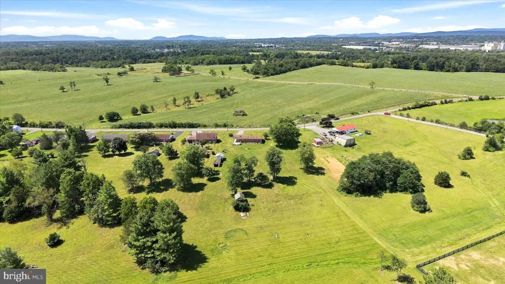 735 REDBUD Winchester, VA 22603