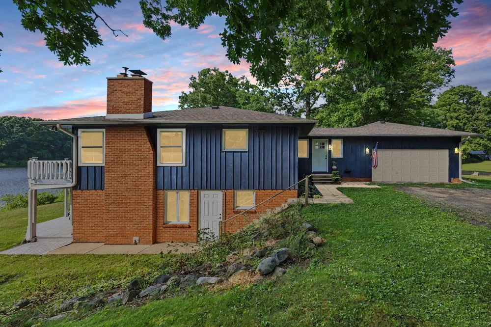 6380 Oak Ridge Drive Jonesville, MI 49250